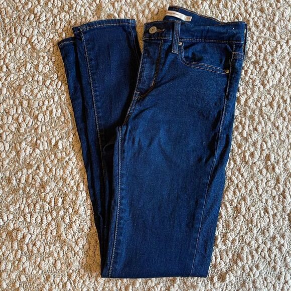Levi’s Slimming Skinny Size 26 Jeans. - Picture 3 of 5